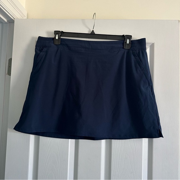 Size XL Columbia Performance Fishing Gear PFG Navy Blue Skort Skirt - Picture 1 of 3